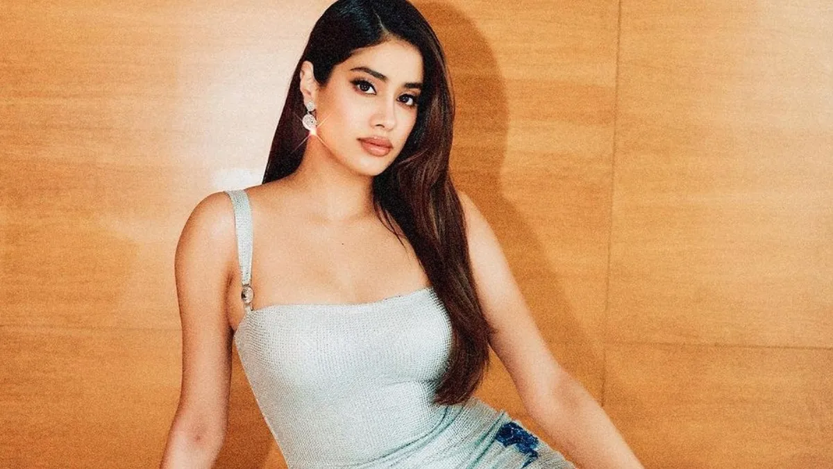 janhvi-kapoor-claims-to-choose-high-risk-movies-in-her-career-says-my-growth-as-artist-has-been